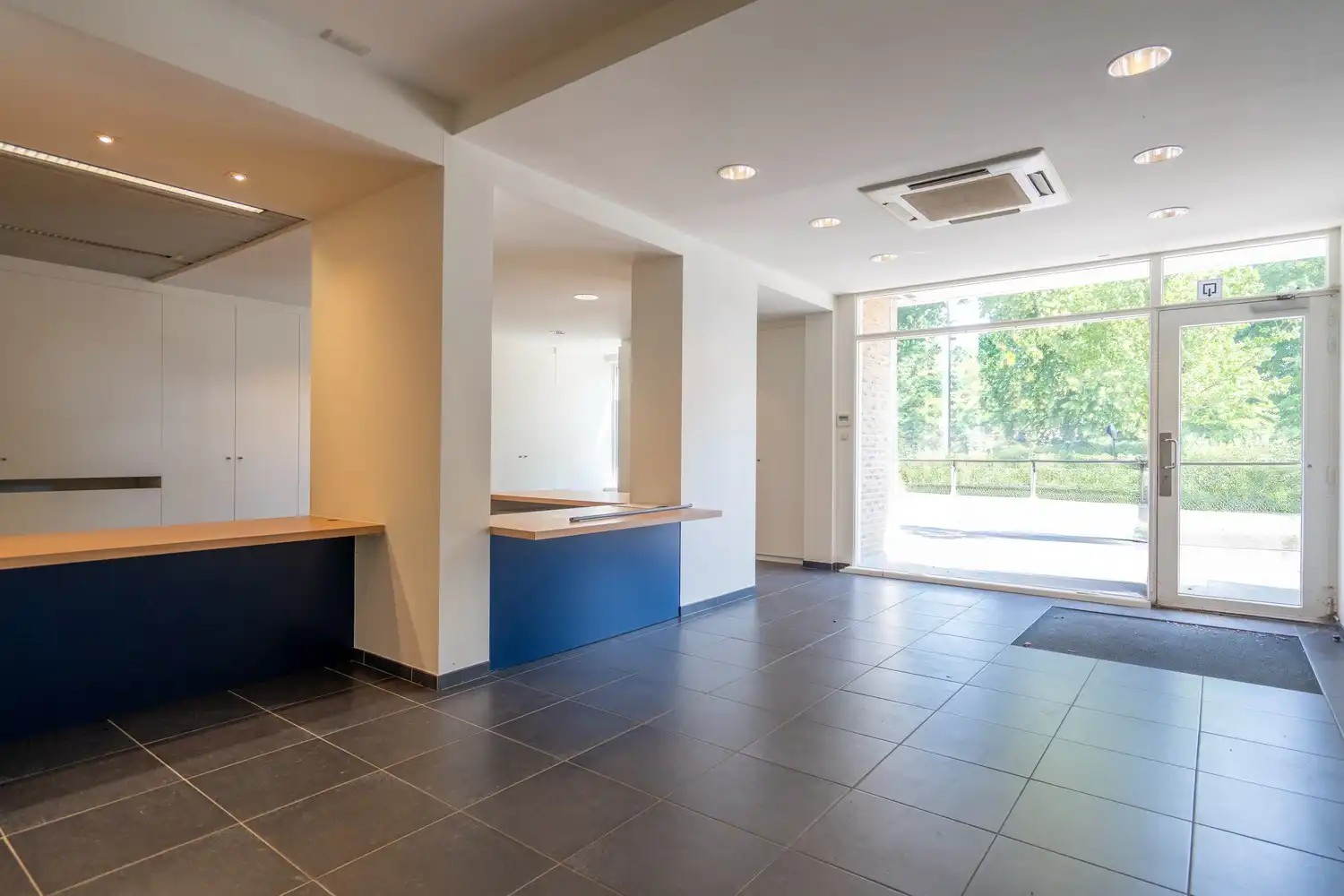RUIME KANTOORRUIMTE 203 m² MET GARAGEBOX foto 3