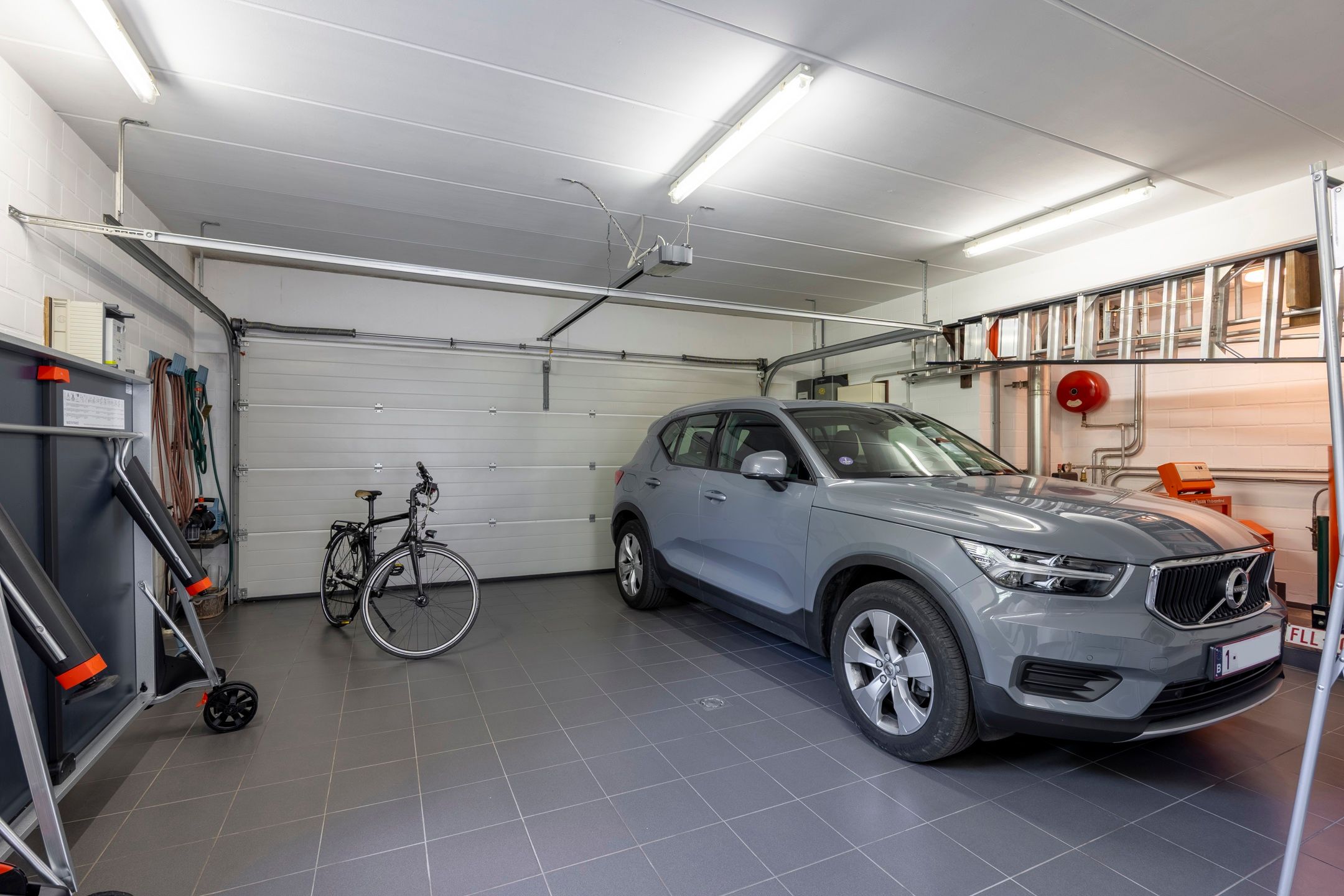 Ruime villa met aangelegde tuin foto 29