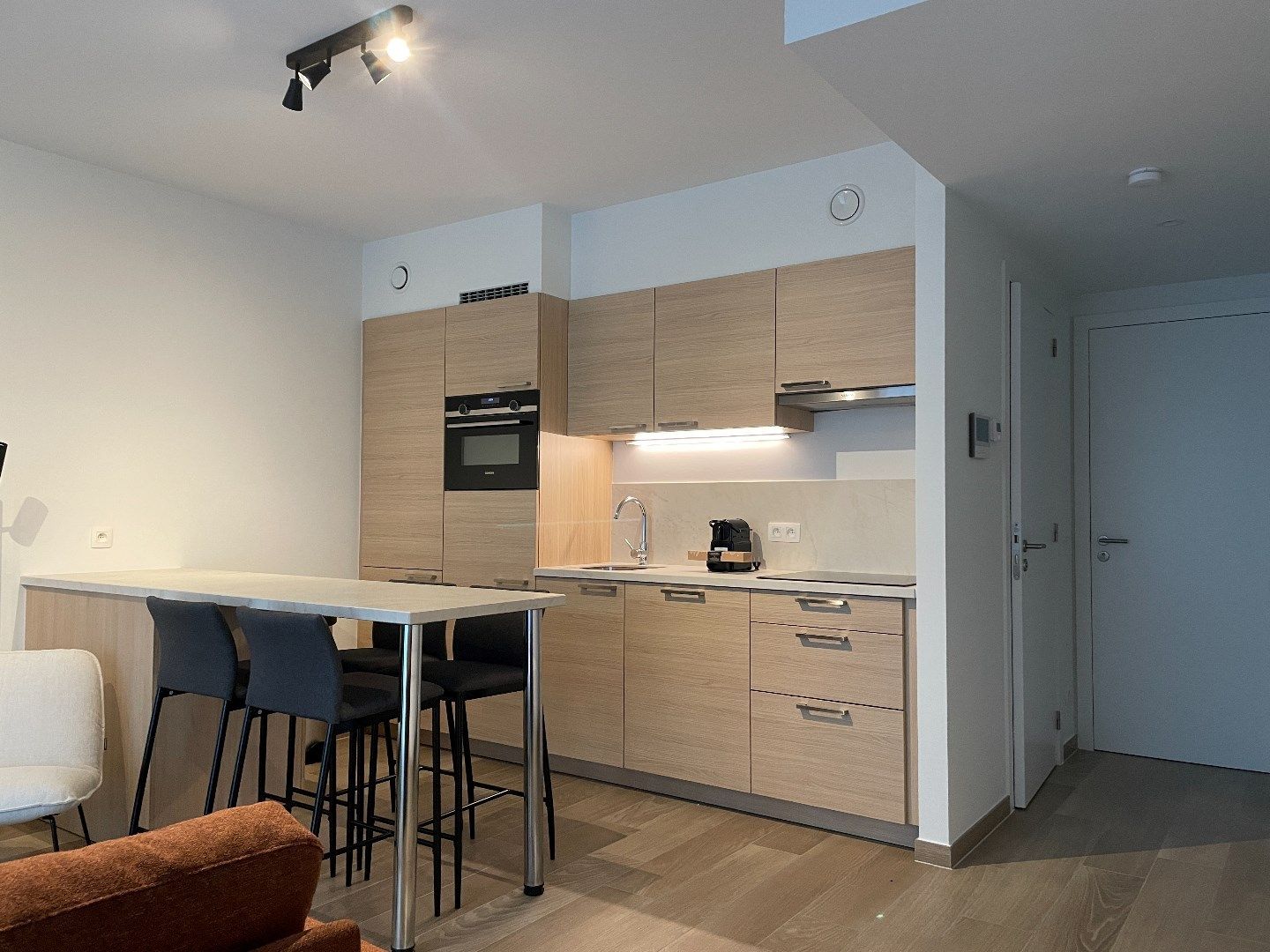 Trendy 1 slpk appartement met terras  foto 2