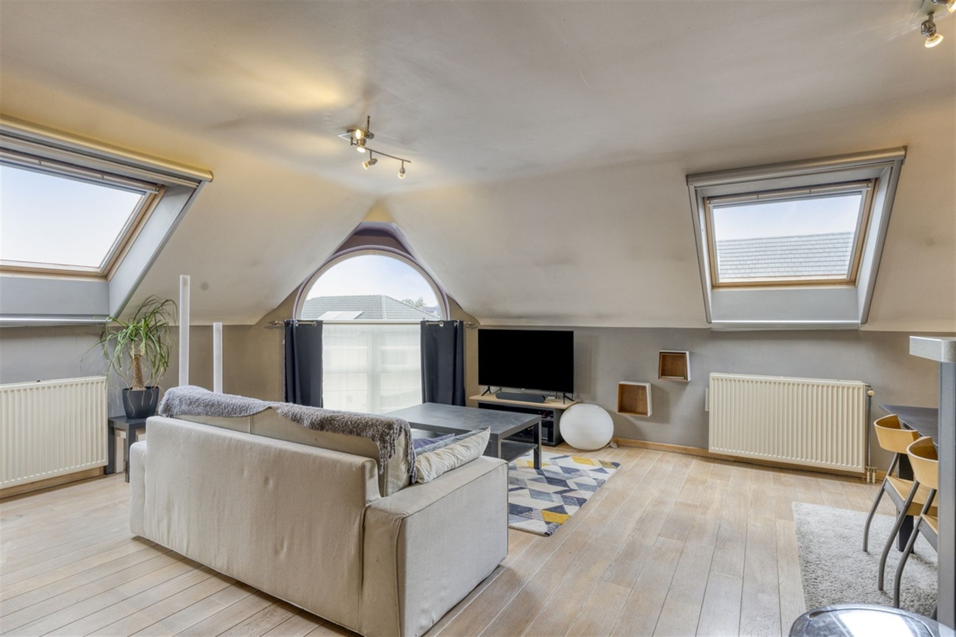VERKOCHT:    Gezellig 2-slaapkamerappartement in Denderleeu foto 3