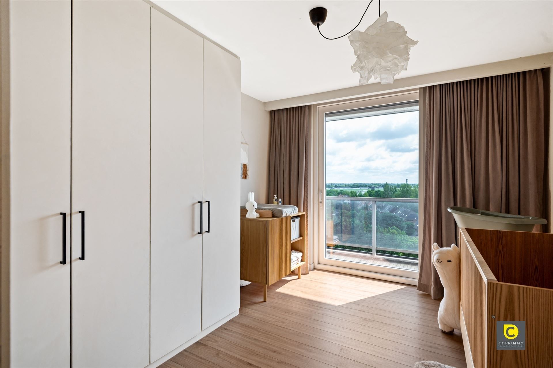 Modern en zeer ruim (200 m²) appartement foto 12