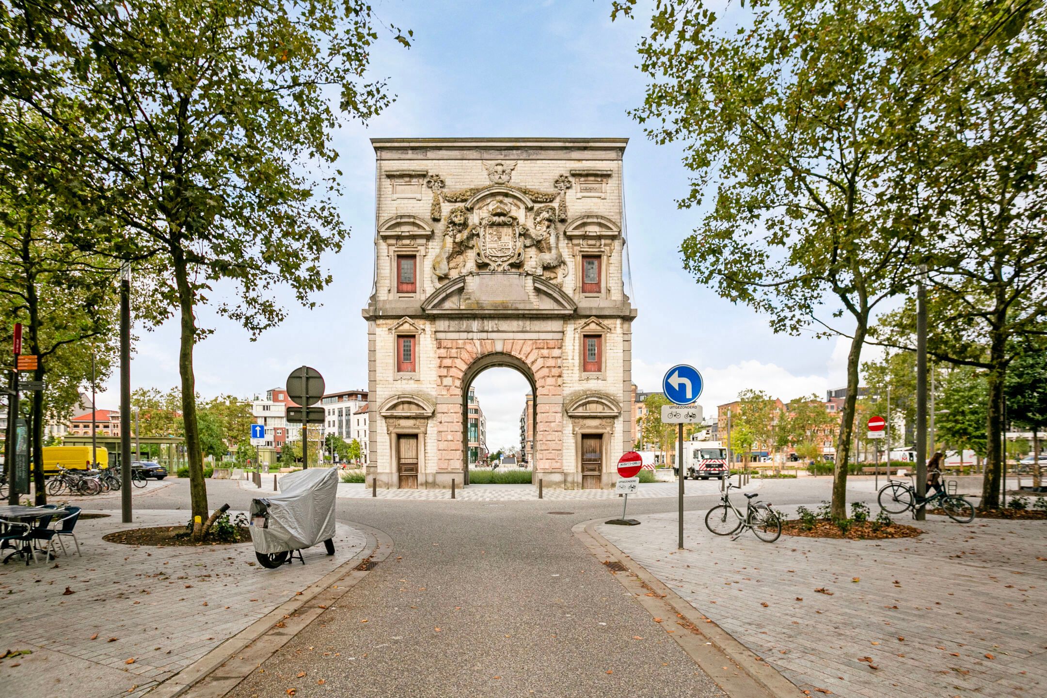 ANTWERPEN - ZUID - Twee herenhuizen en achterliggend magazijn foto 3