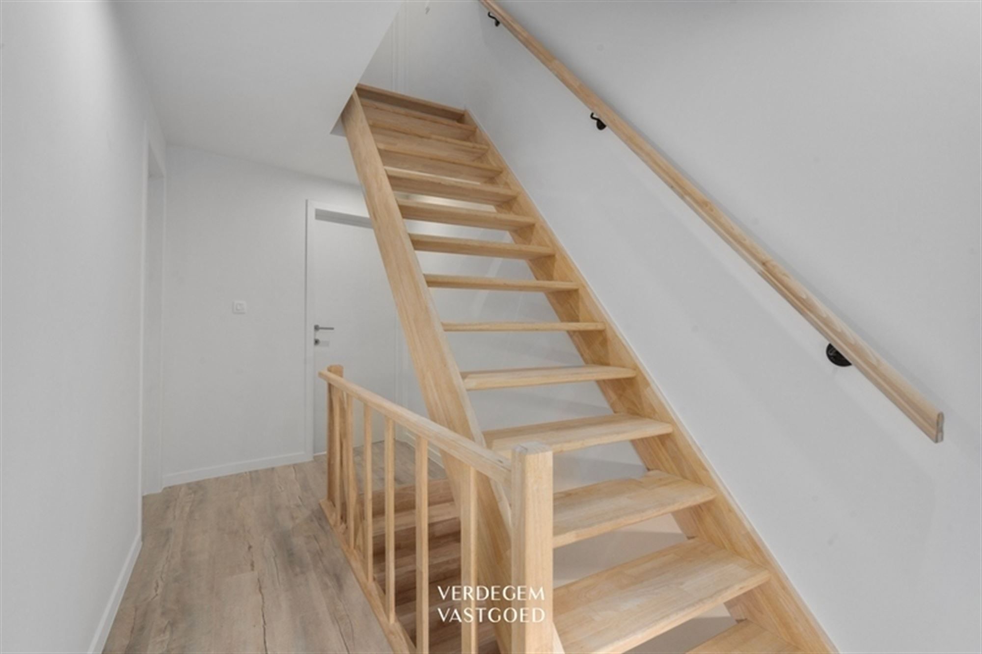Volledig gerenoveerde woning met 3 slaapkamers, EPC A en buitenplek foto 9