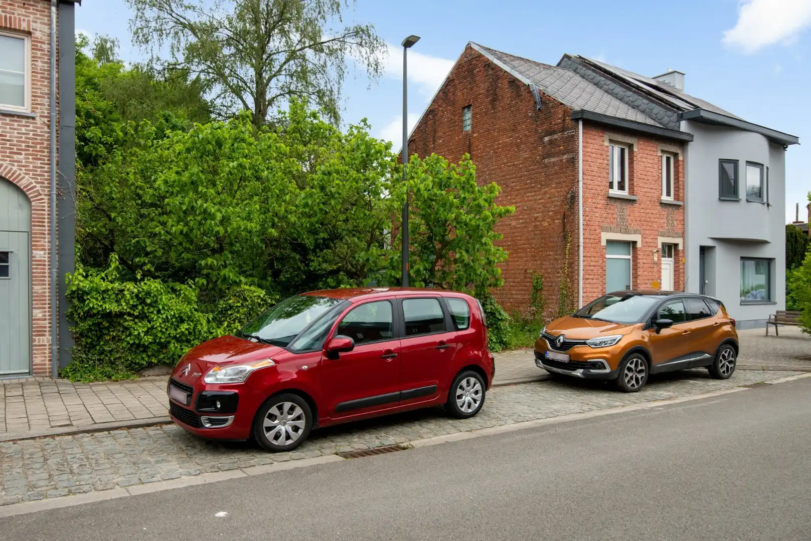 Hoofdfoto van de publicatie: Te renoveren woning met bouwgrond en veel potentieel op rustige ligging in Puurs-Sint-Amands!