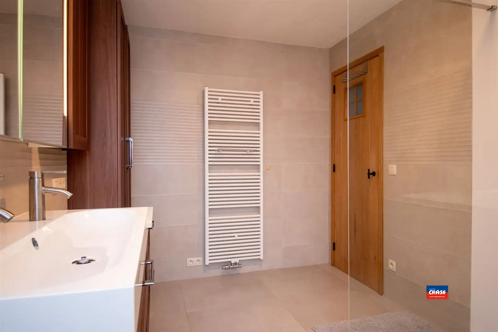 Gerenoveerde gezinswoning foto 13