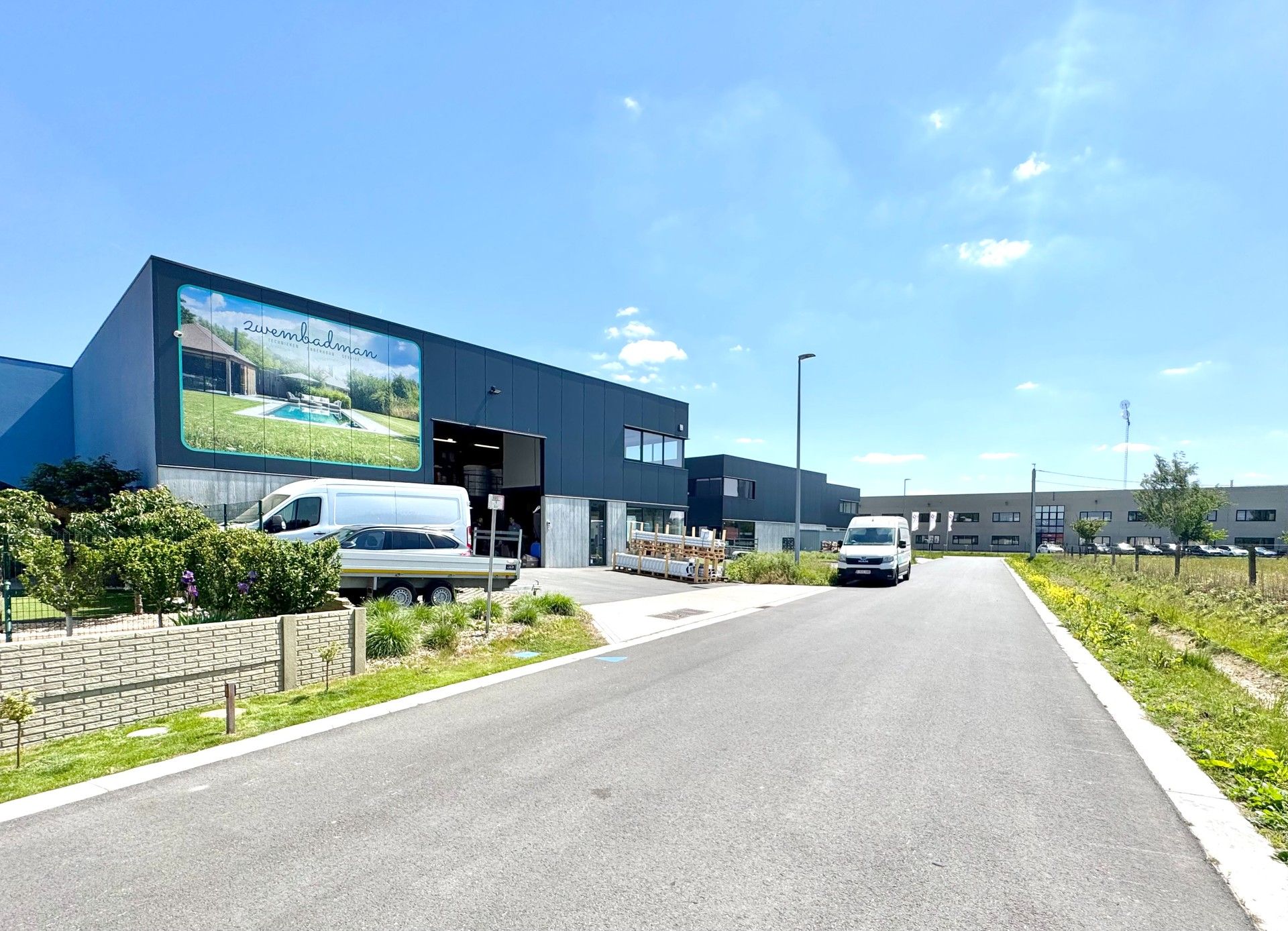 MAGAZIJN MET BURELEN/ SHOWROOM foto 21
