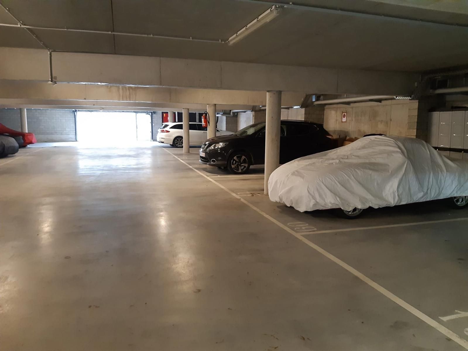 Parkeerplaats te huur foto {{pictureIndex}}