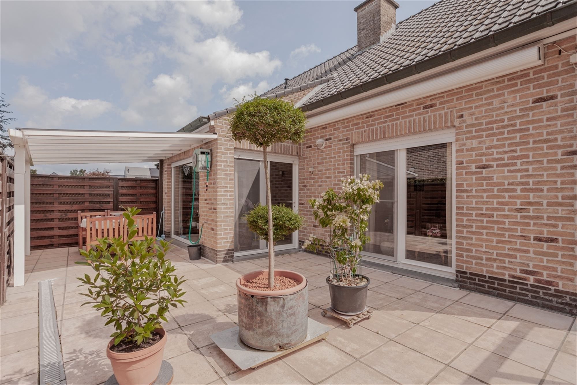 Instapklare woning op toplocatie centrum Laarne met grote tuin! foto 14