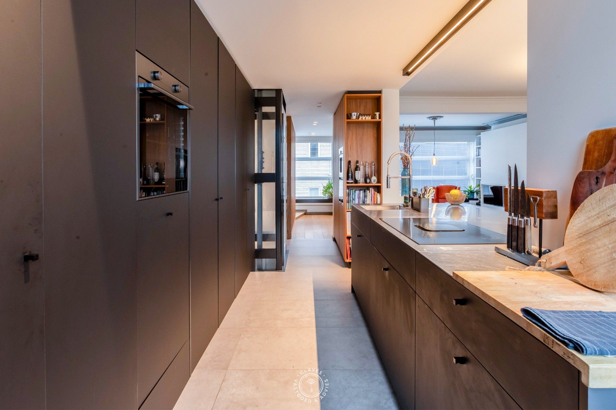 Prachtige bel-étage met 4 slaapkamers en een eigen lift foto 17