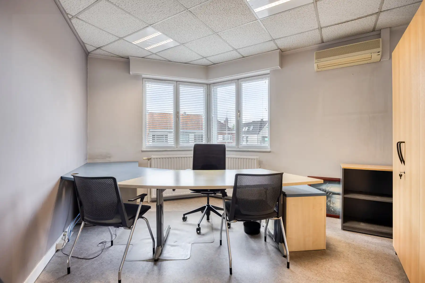 Commercieel gelegen kantoorruimte met moderne voorzieningen. foto 18