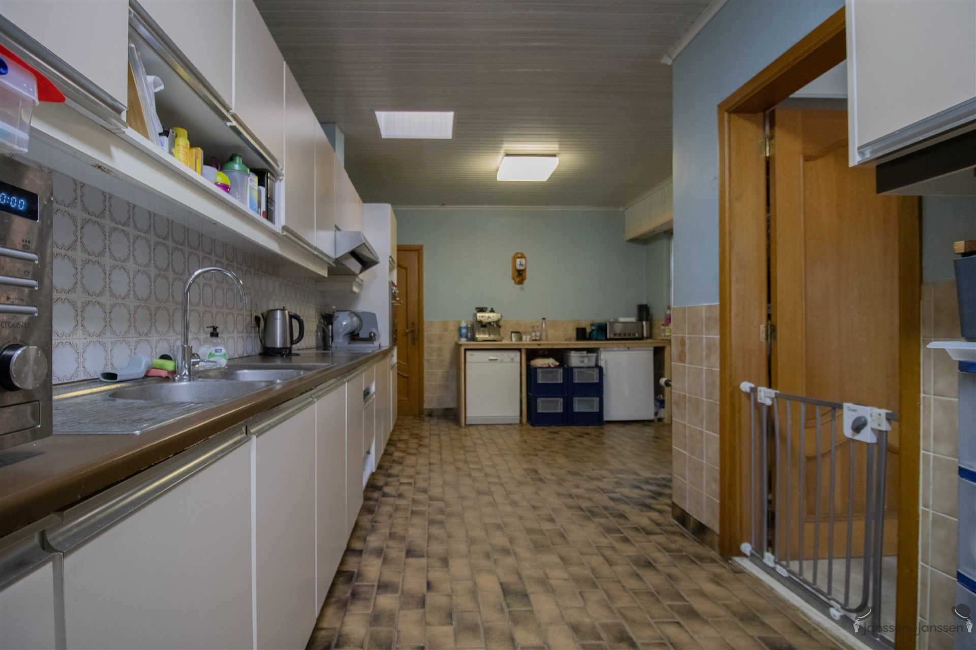 Op te frissen woning met min. 3 slaapkamers op 645 m² foto 5