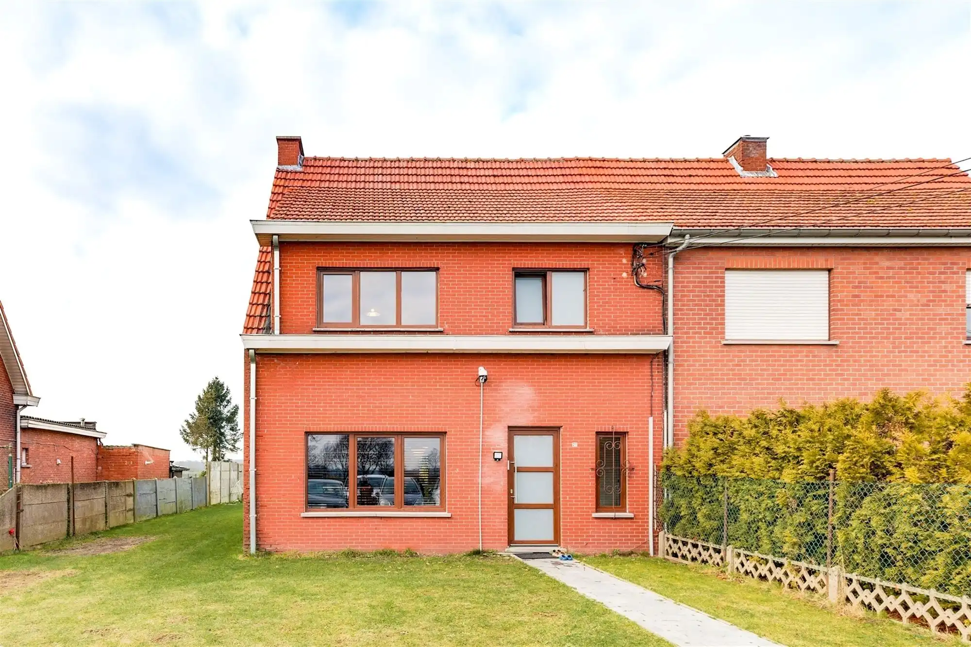Knap gerenoveerde gezinswoning op een ruim perceel foto 5