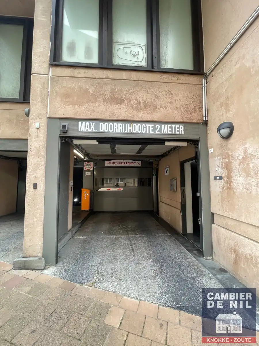 Makkelijk toegankelijke dubbele garagebox op -3 onder het Van Bunnenplein foto 5