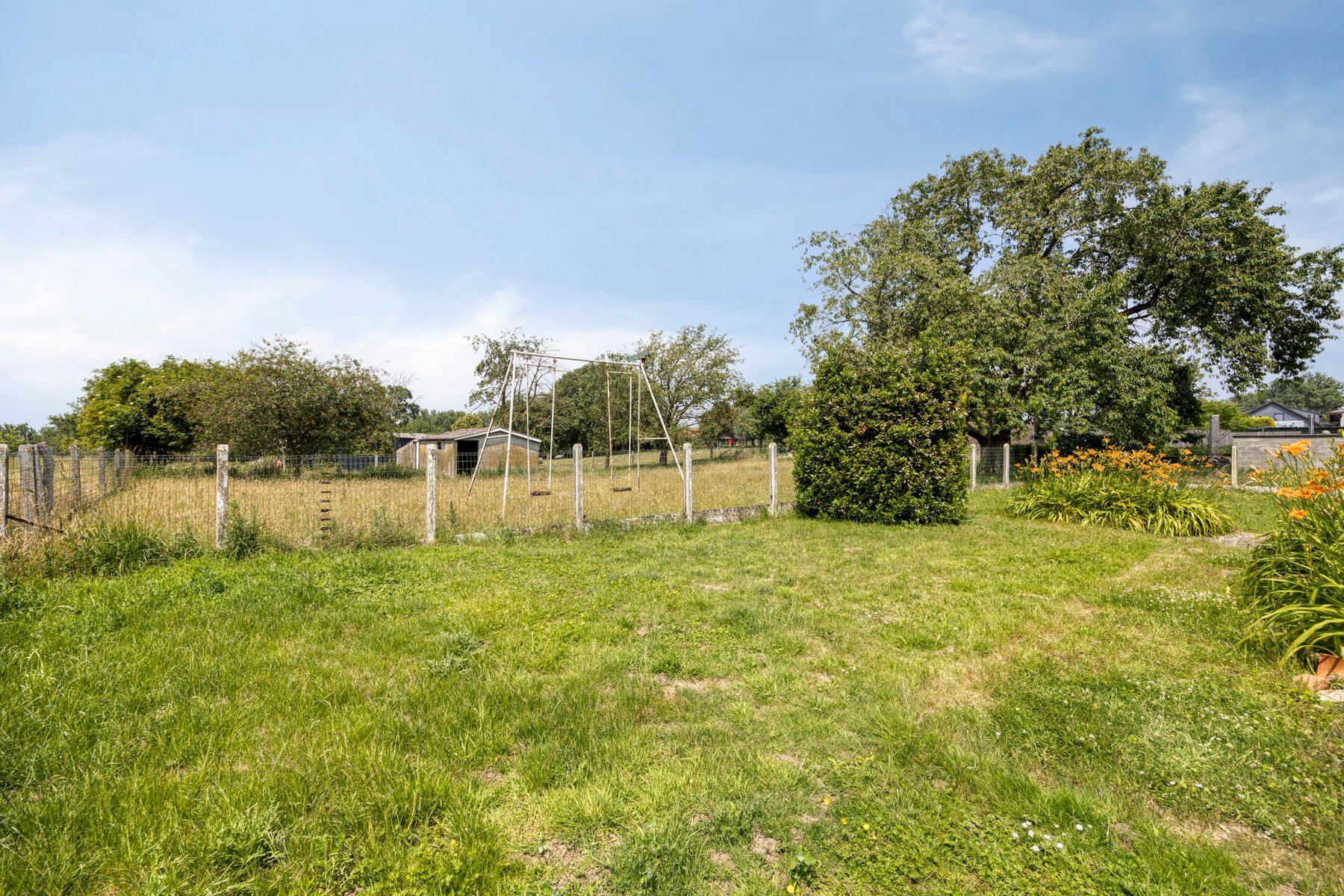 Ruime gezinswoning met garage, veel licht en mogelijkheden tot 6 à 7 kamers, kangoeroewoning of vrij beroep, vlak bij kasteelpark Ter Rijst. foto 37