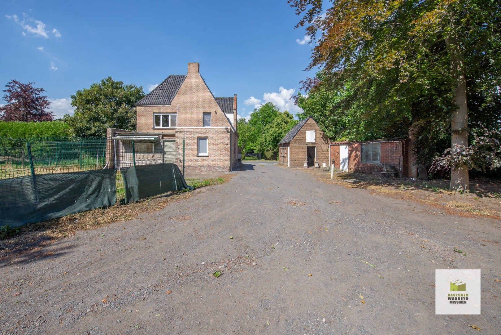 Hoeve met 2 varkensstallen en 1 hangar op 3.869 m2 foto 21