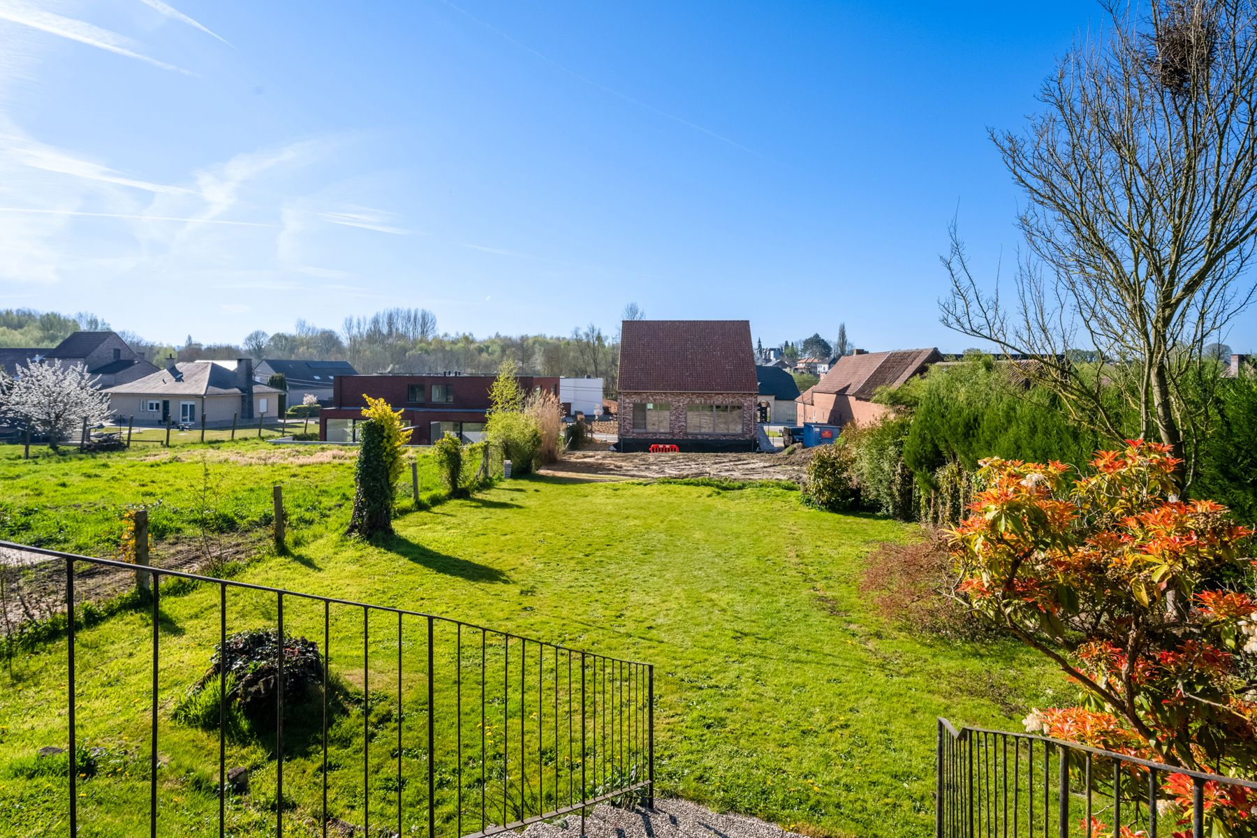 Charmante op te frissen gezinswoning met tuin en 4 SLPK foto 23