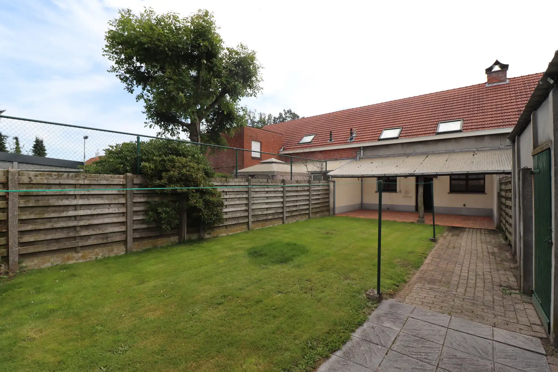 Woning met 4 slaapkamers, terras met tuin en garage. foto 16