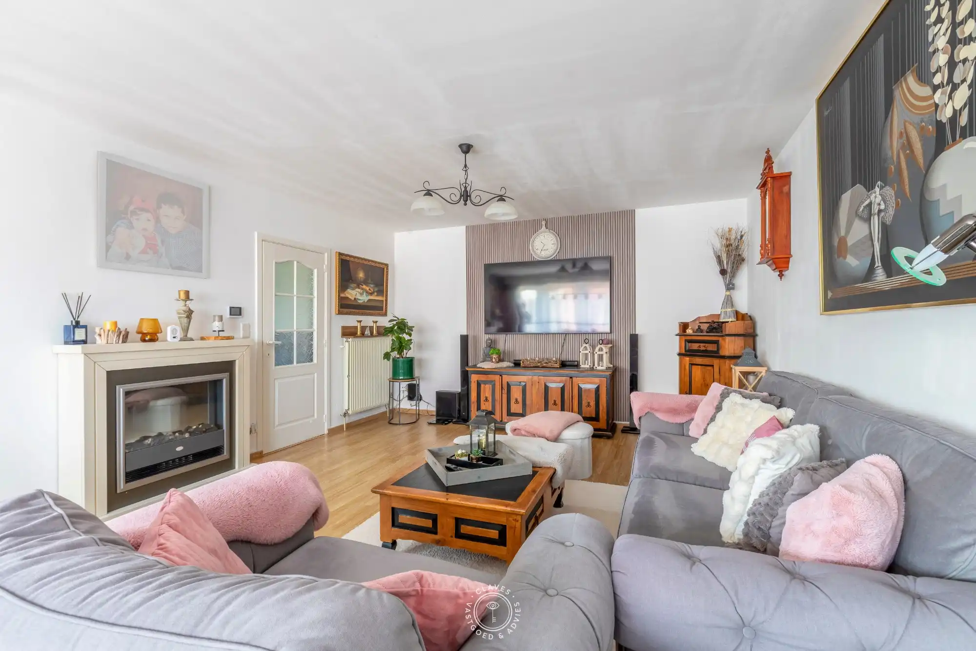 Centraal gelegen 3-slpk-appartement met terras en autostaanplaats foto 2