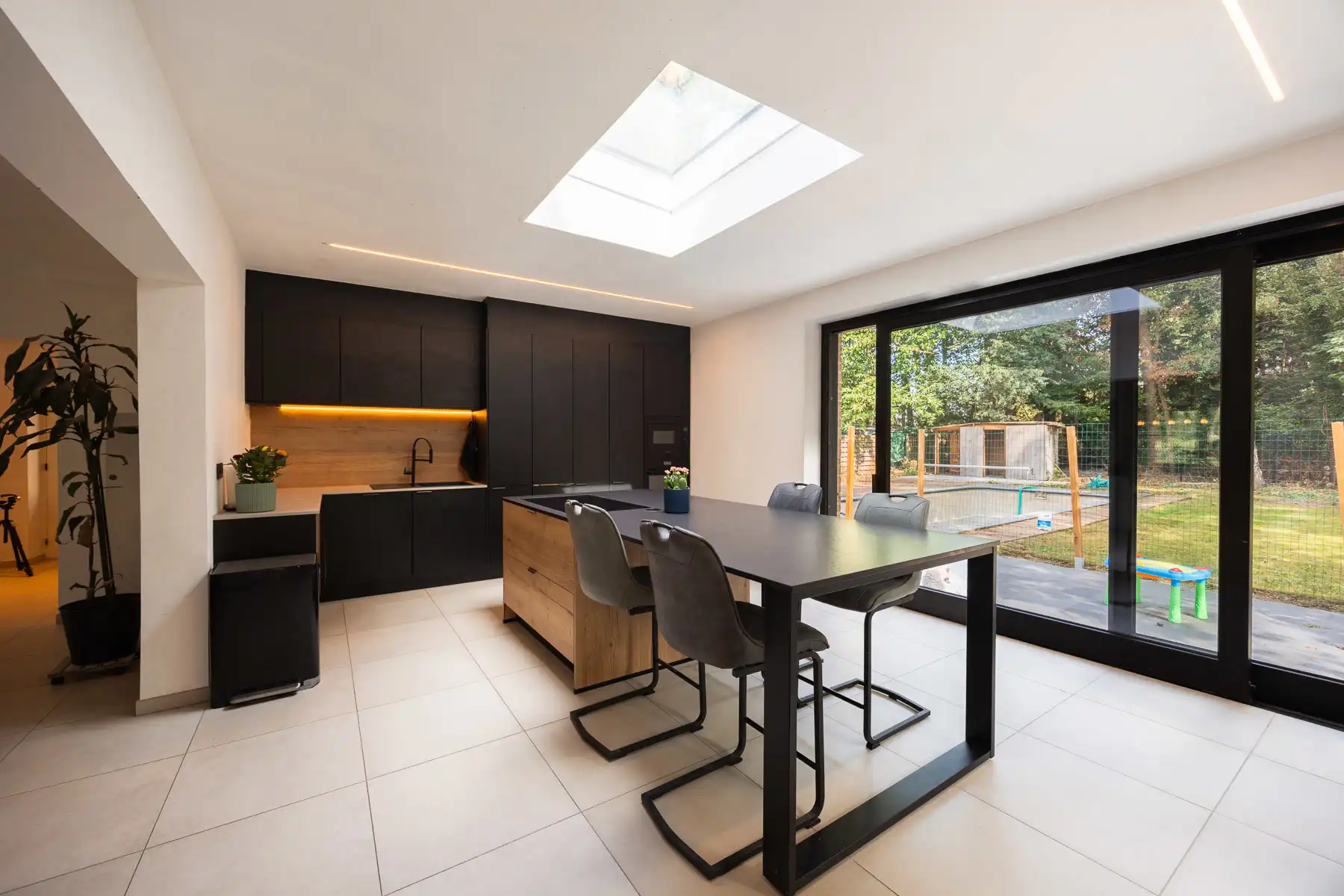 Energiezuinige charmante villa met 4 SLK's, tuin en zwembad foto 10