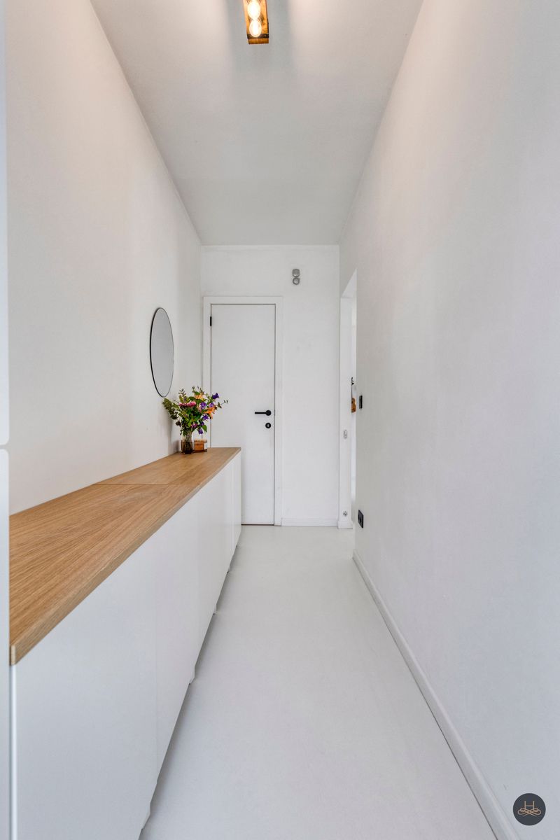 Volledig gerenoveerde open woning met ruime, praktische tuin foto 3