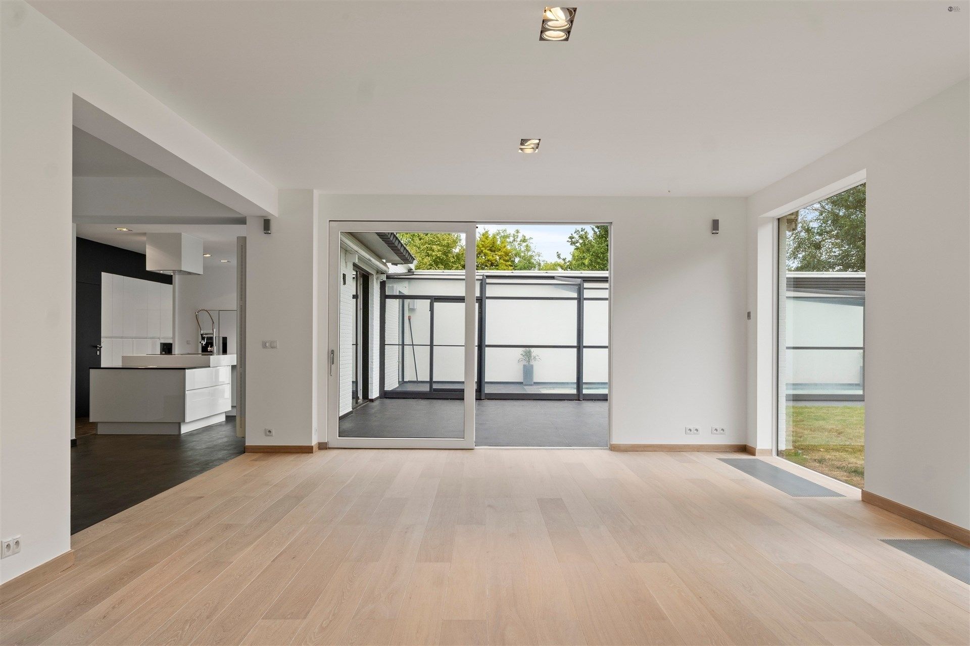 Ruime moderne villa met alle luxe op 5.176m² foto 2