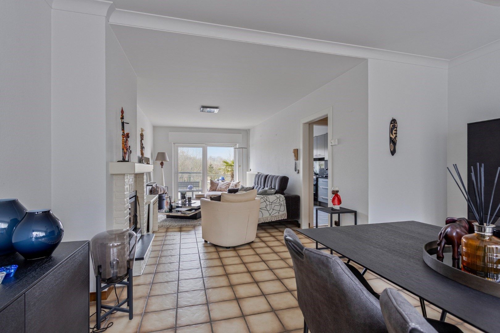 Ruime woning met karakter + appartement + werkplaats te Tongeren-Sluizen foto 4