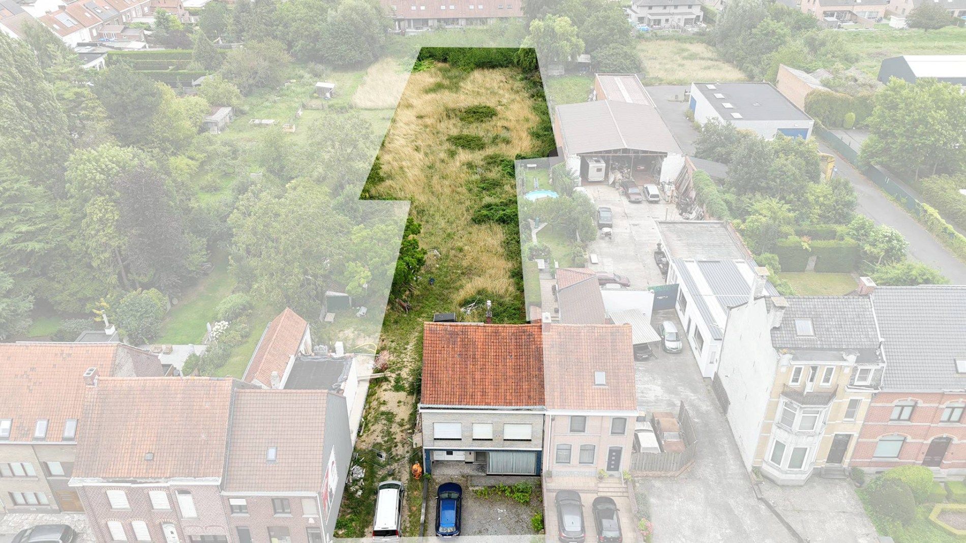 Te renoveren handelswoning op 3239 m² te koop inclusief aangrenzende bouwgrond foto 2