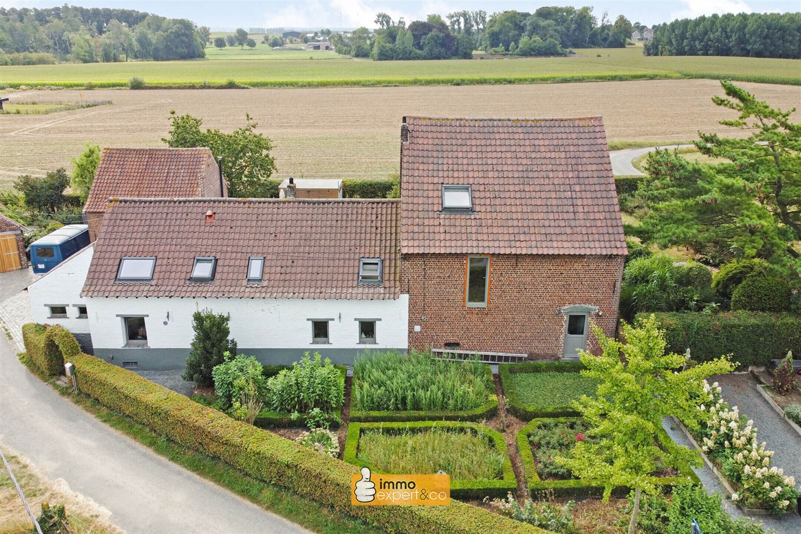 PEPINGEN: Uniek, idylisch en energiezuinig vastgoed foto {{pictureIndex}}