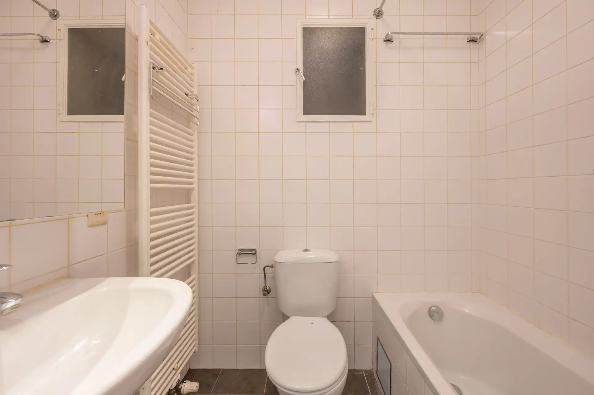 Ongemeubeld: appartement met 2 slaapkamers in een zijstraat van de Zeedijk! foto 7