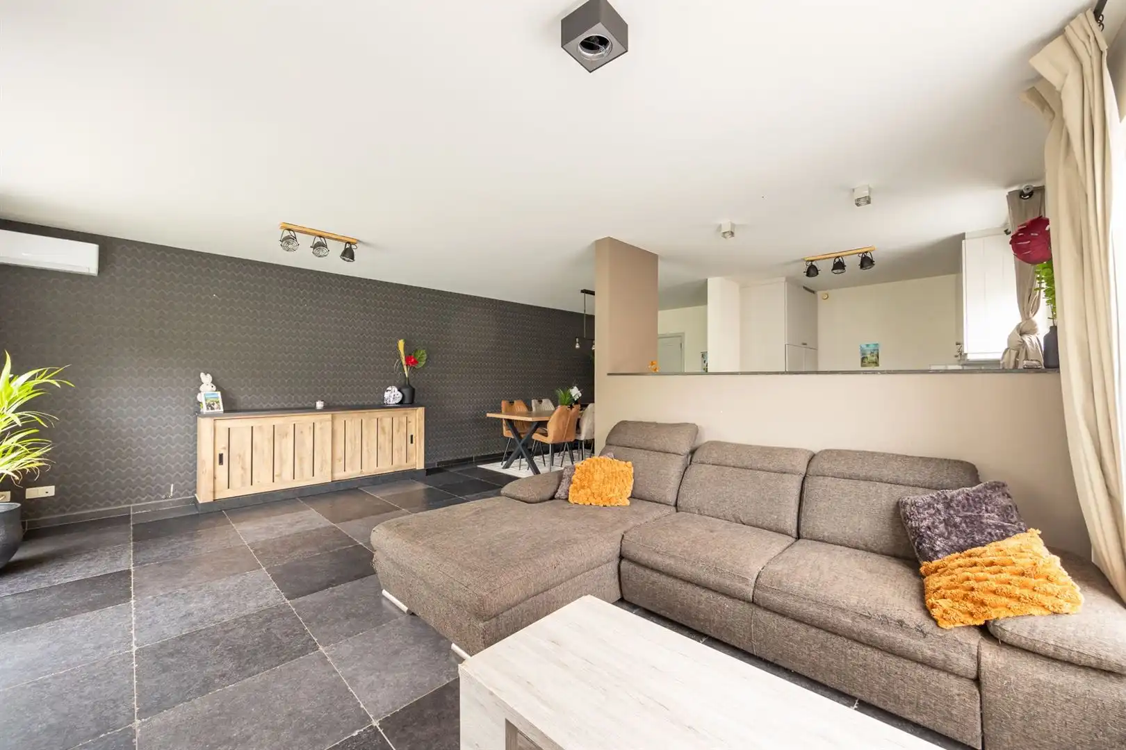     Lichtrijk gelijkvloers met privatieve tuin en garage foto 12
