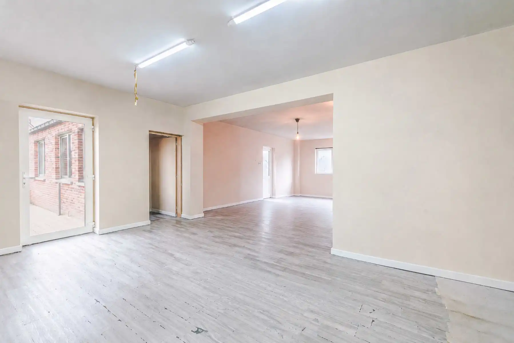 ruime woning met 4 slaapkamers op een fraai hoekperceel  foto 4