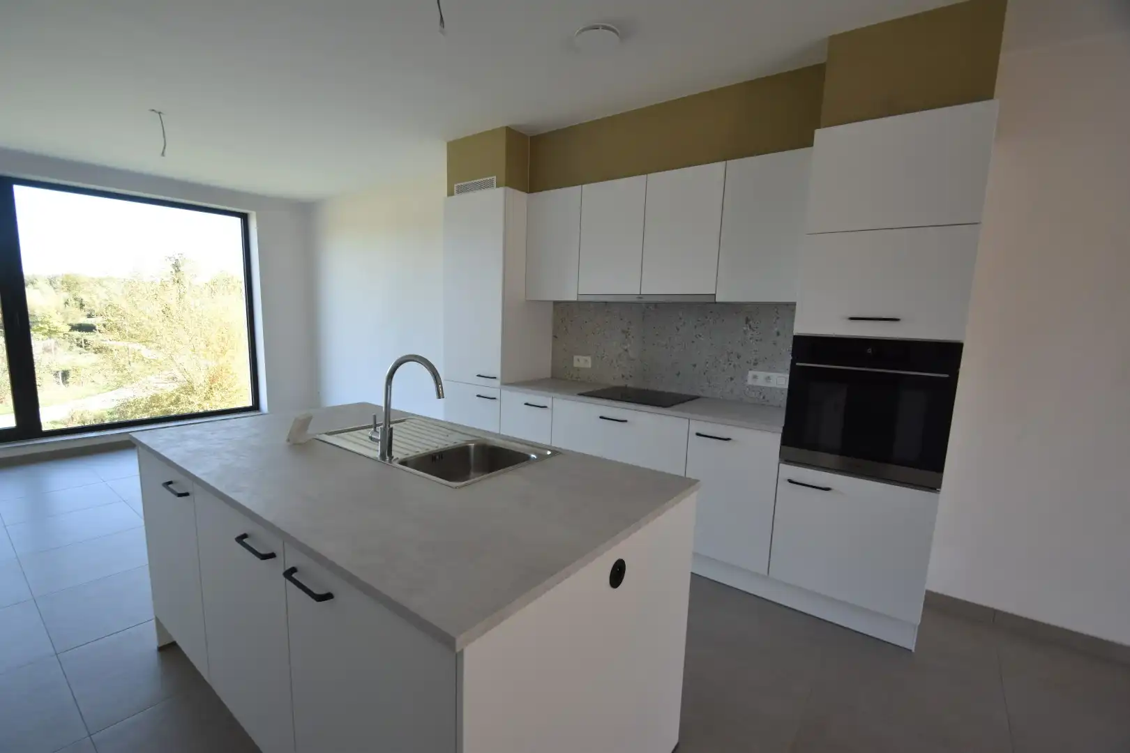 Modern ingericht appartement aan rand van centrum foto 4