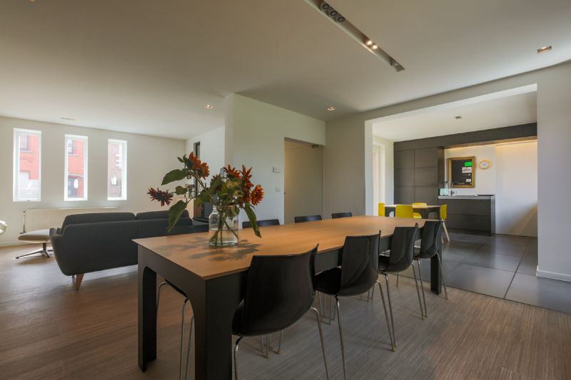 Ruime, hedendaagse woning met 3 slaapkamesr, 2 badkamers, tuin, garage...Energielabel C. foto 2
