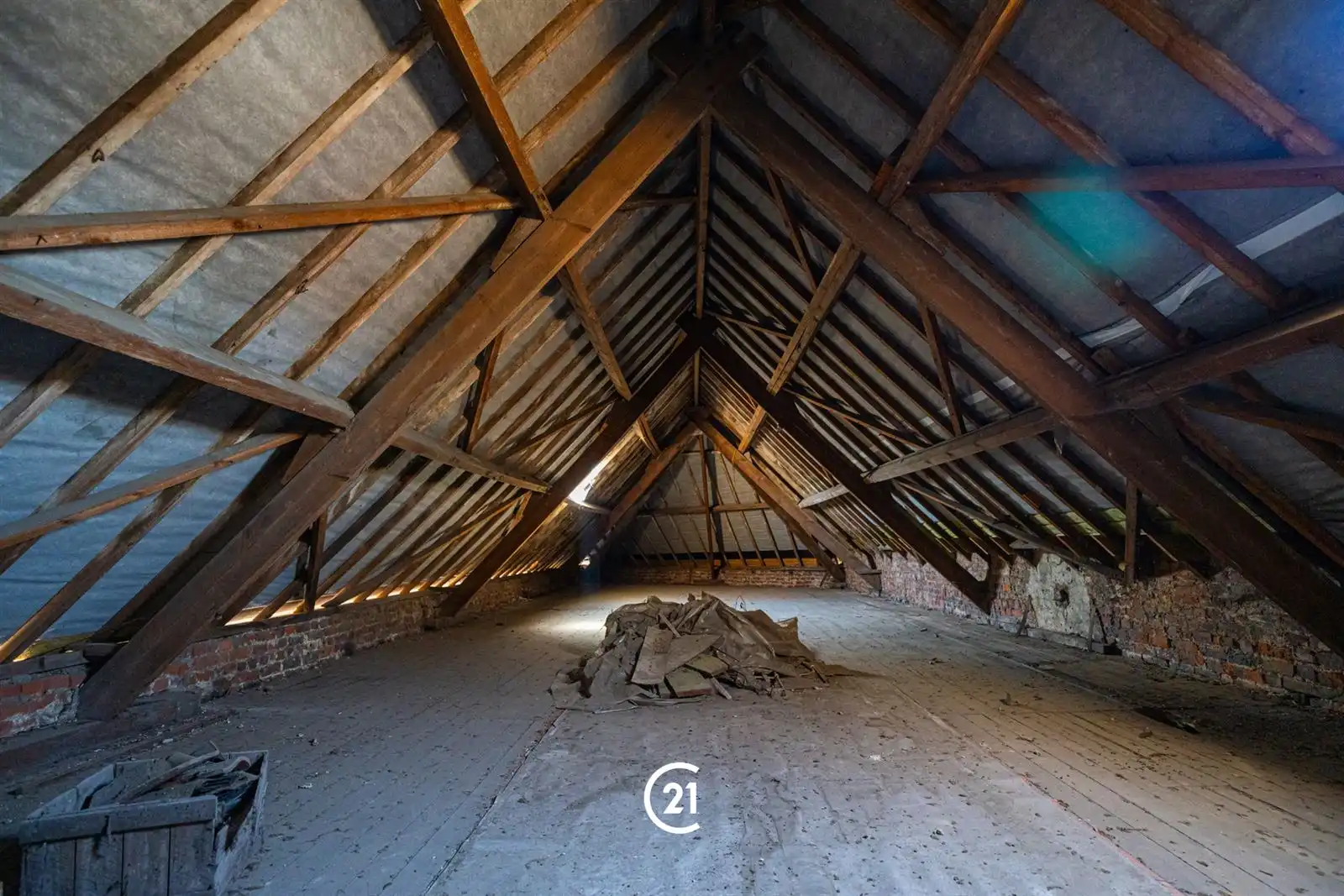 Ruime, te renoveren woning op een strategische ligging foto 22