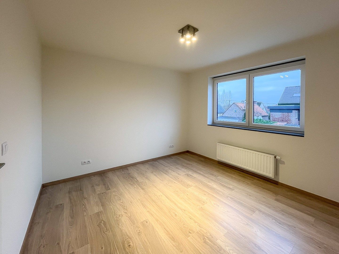 Ruime energiezuinige nieuwbouwwoning (type halfopen) (2024) met carport op 247m² gelegen te Houthulst. foto 16