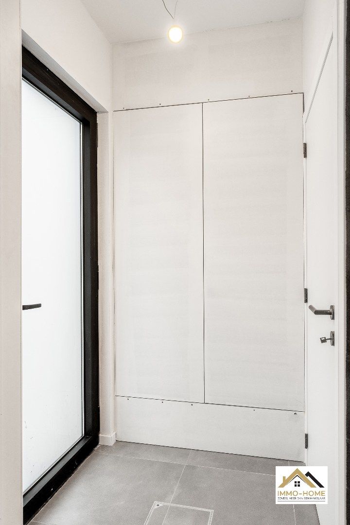 Gerenoveerde woning op topligging foto 22