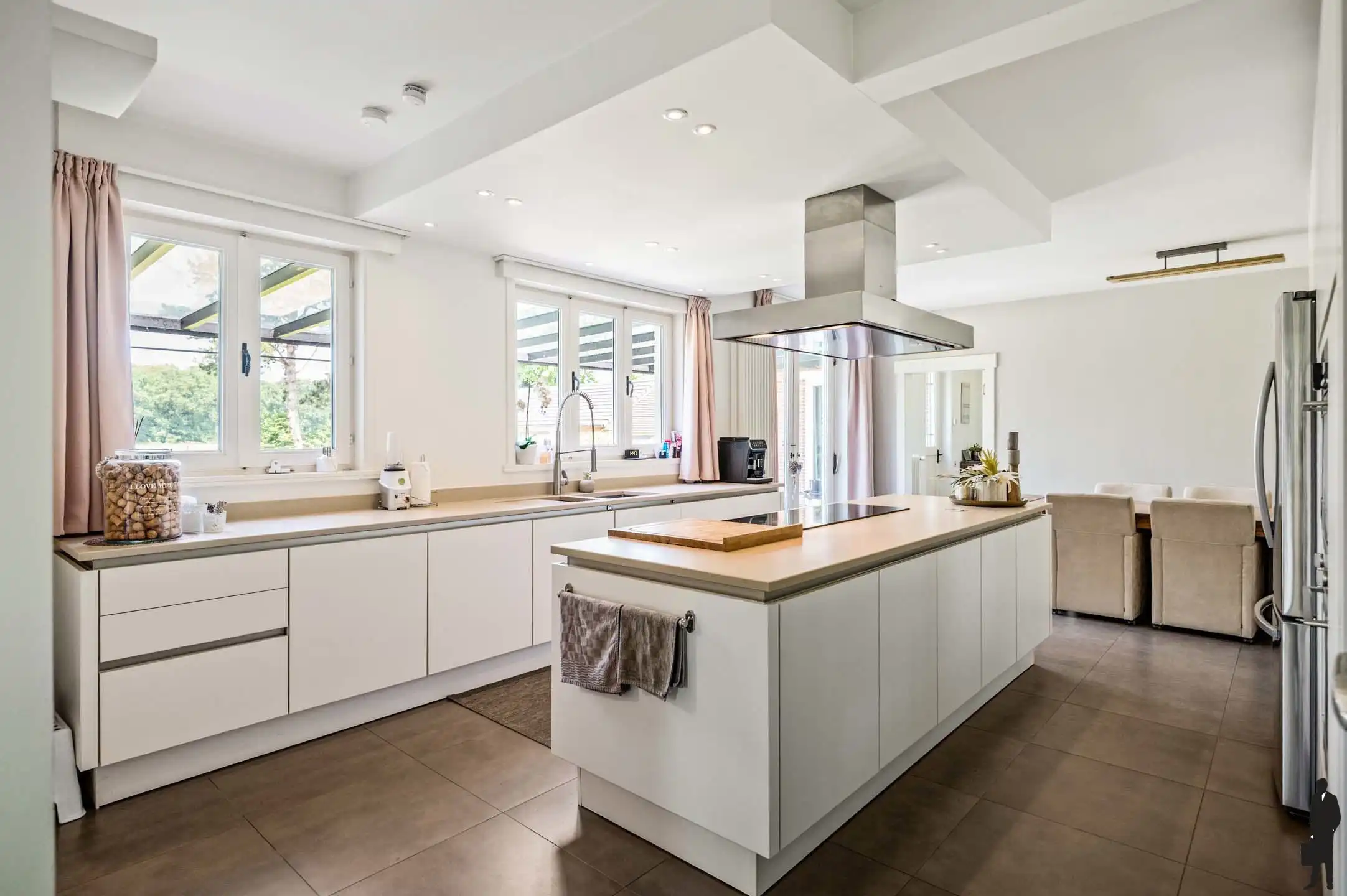 Exclusieve villa met zwembad en professionele ruimte foto 10