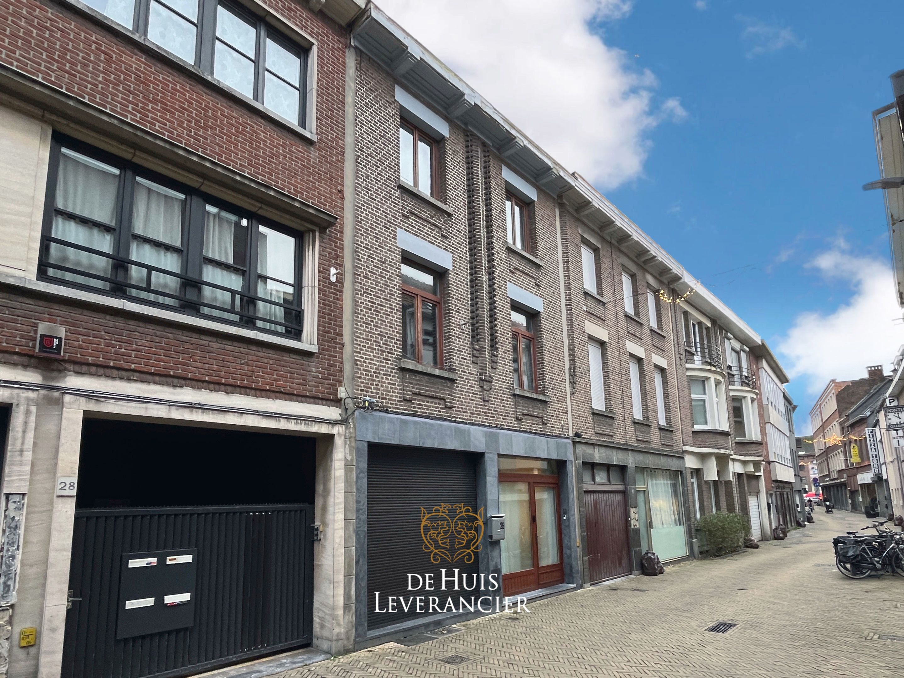 RUIME woning te koop (8 slpks, 2 badk) die ook perfect als tweewoonst kan dienen foto 3