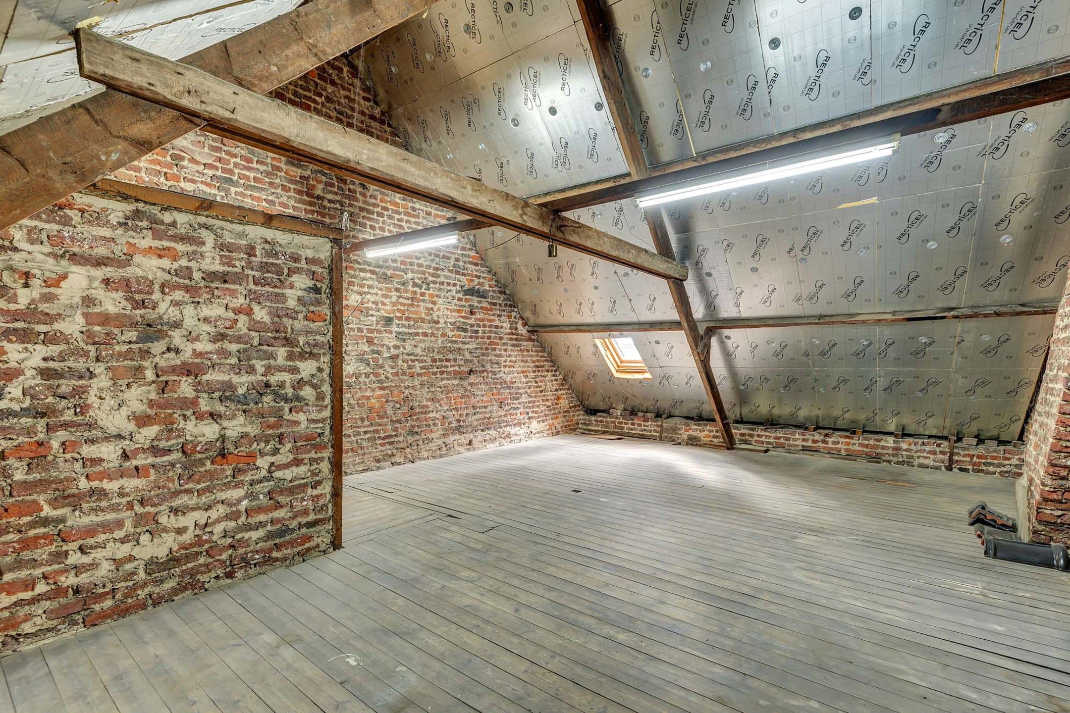 Charmante te renoveren woning met 4 slpks en tuin foto 25