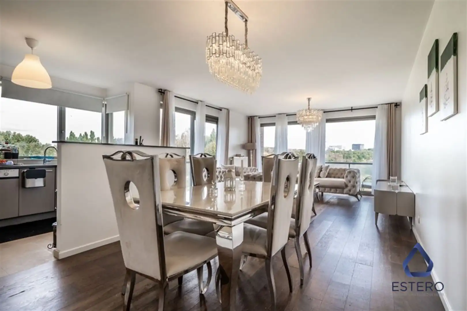 Ruim en lichtrijk appartement met 3 slaapkamers en terras foto 2