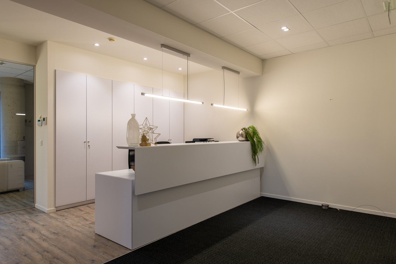 Volledig ingerichte en verhuurde kantoorverdieping in het zakelijke centrum van Genk (Botta-gebouw) foto 20