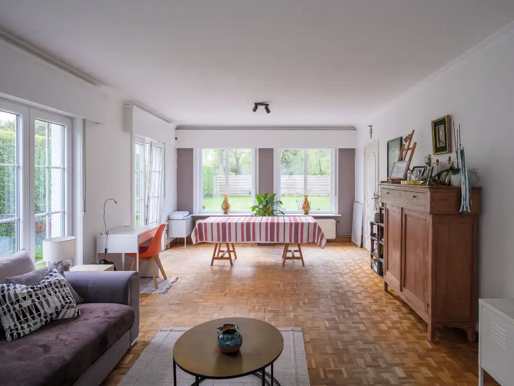 Vrijstaande woning (bew. opp 179m2) met 4 slaapkamers op perceel van 779m2 te Sint-Denijs-Westrem. foto 2