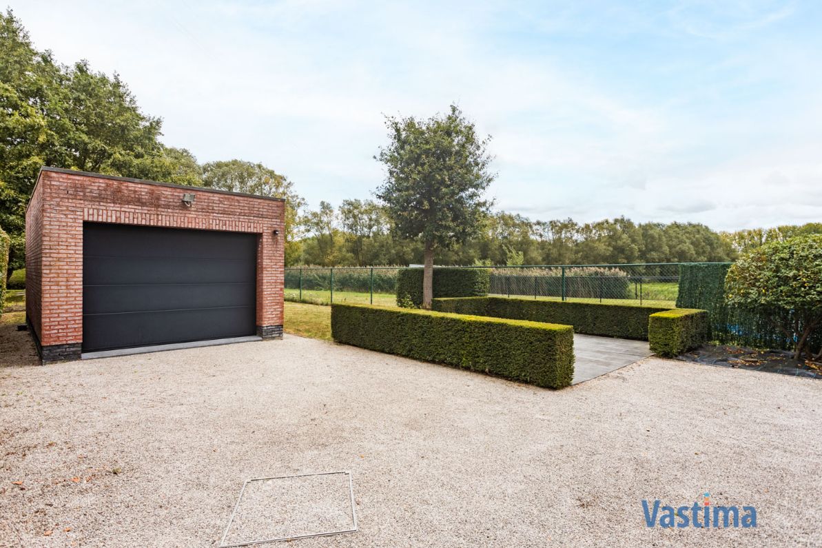 Ruime instapklare gezinswoning met zonnige tuin en garage foto 29