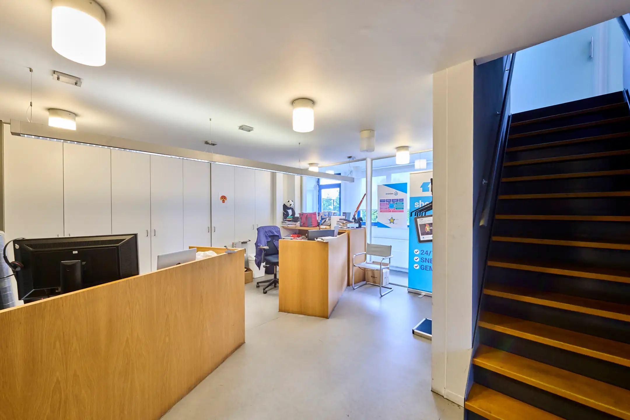 TE KOOP: MAGAZIJNEN MET RUIME KANTOREN IN GENK foto 11