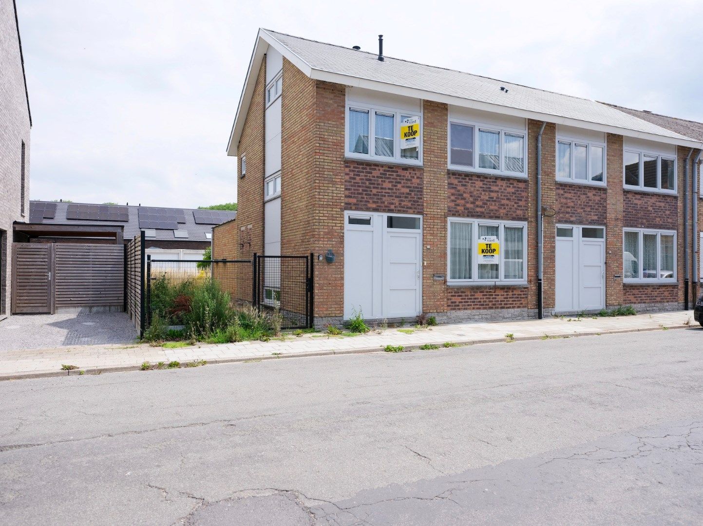 Hoofdfoto van de publicatie: Charmante halfopen woning met potentieel in het hart van Zwankendamme