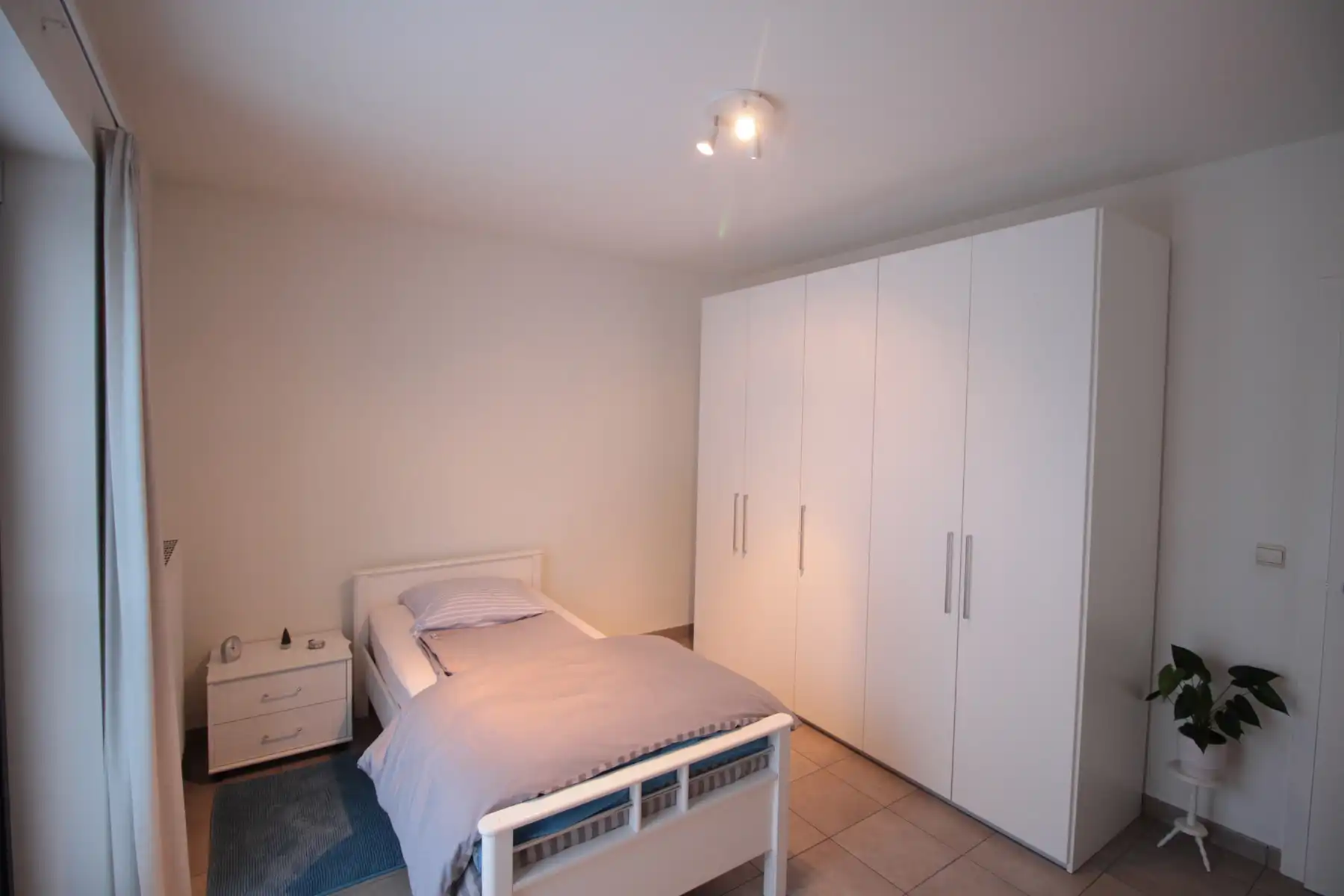 Recent appartement op de benedenverdieping met tuin en garage. foto 6