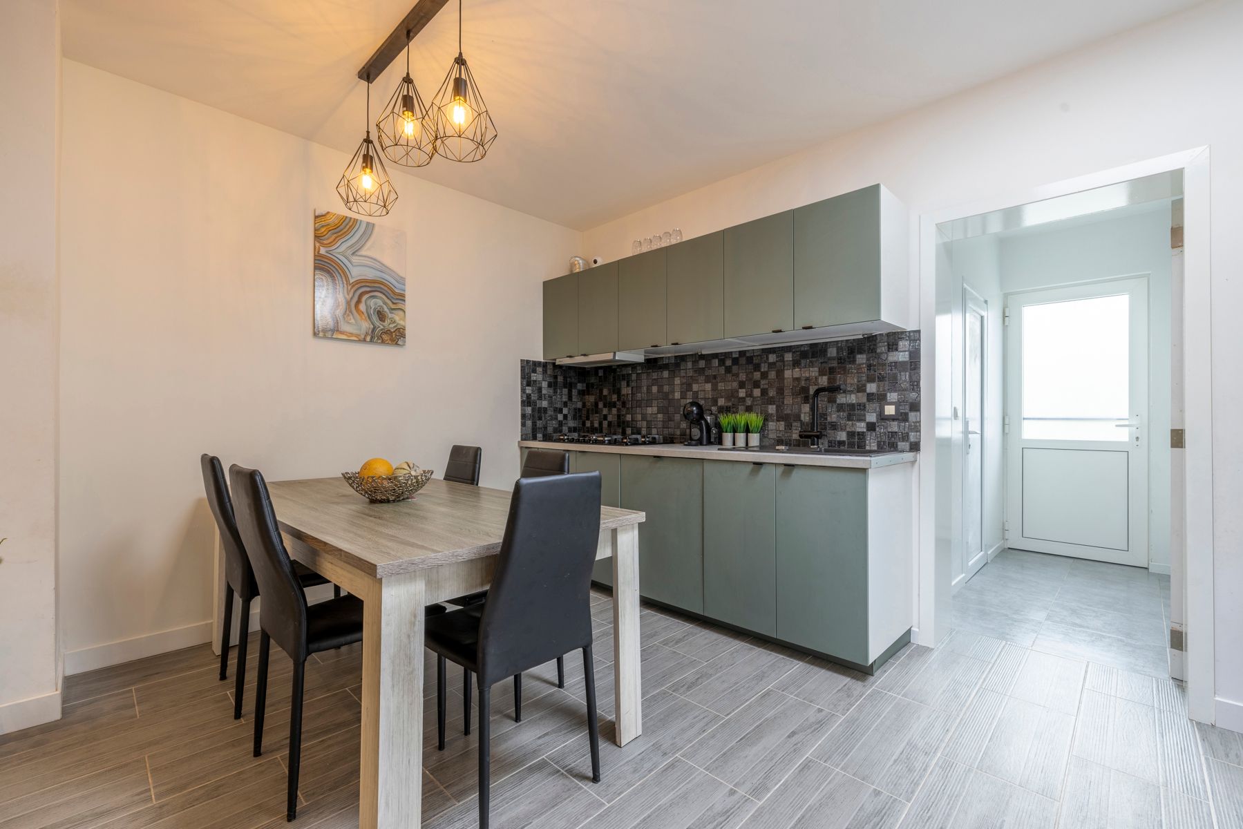 Instapklare woning met 4 slaapkamers en aangename tuin! foto 5