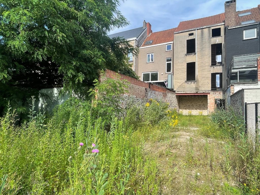 Unieke opportuniteit - Ledeberg. Handelshuis (4 slaapkamers) , terras en ruime tuin op een commerciële ligging aan het Ledebergplein. foto 2