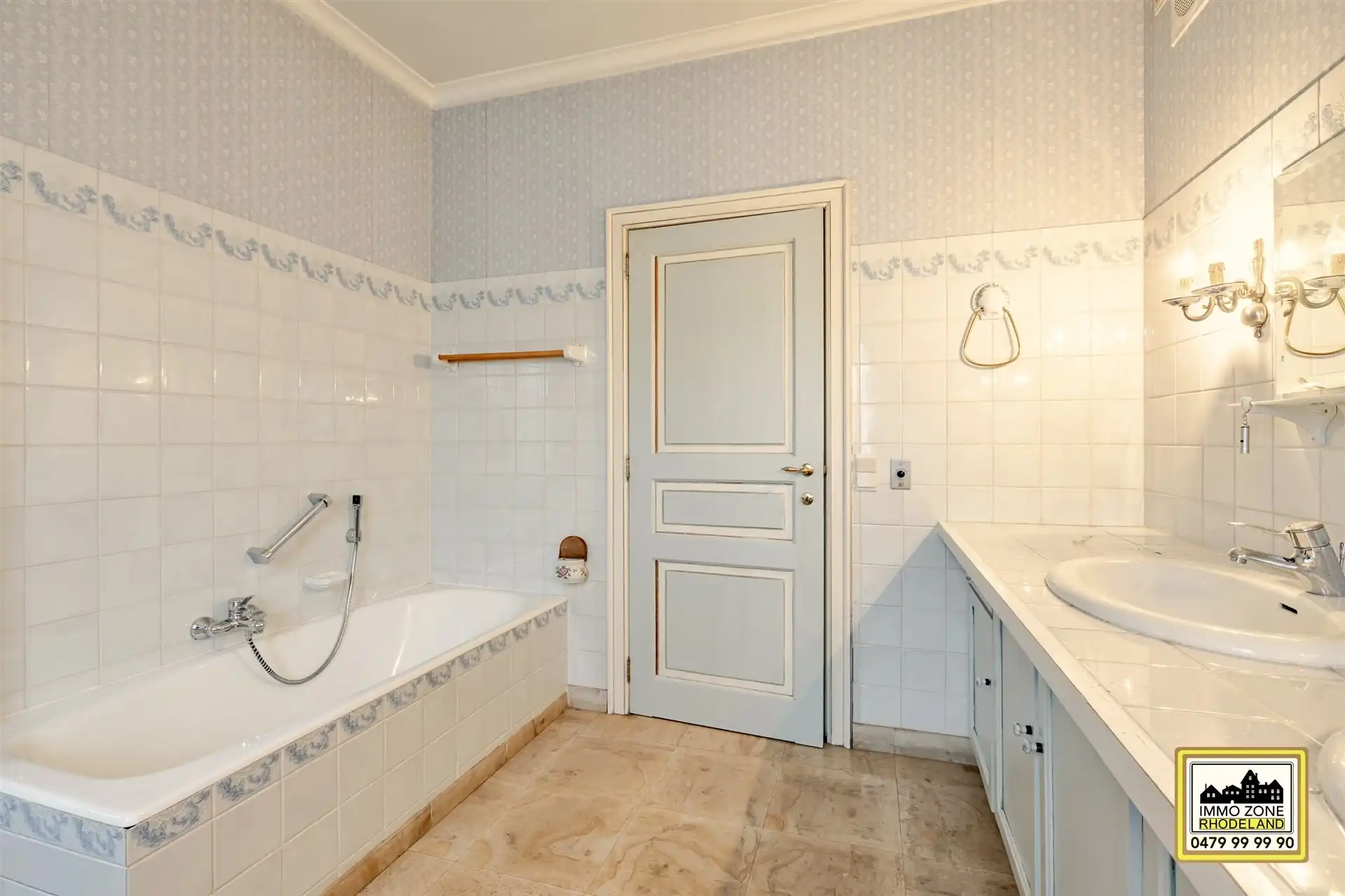 Bijzonder unieke villa met 4 slpks op rustige locatie foto 14