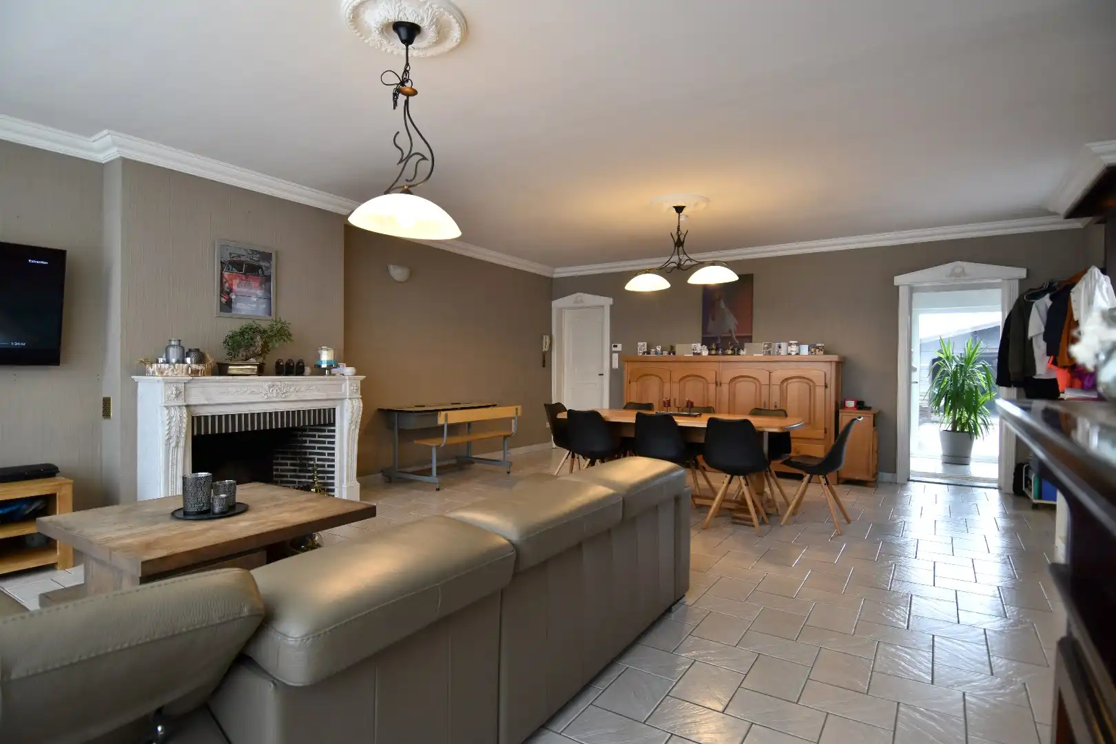 Charmante woning met 3 slaapkamers (mogelijkheid tot meer), dubbele garage en tuin te koop in Lendelede foto 5